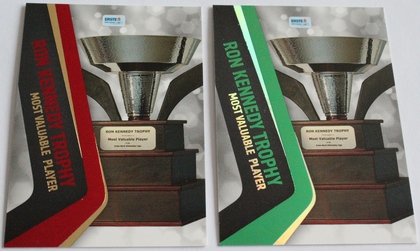 Parallelkarte der Ron-Kennedy-Trophy-Card (rechts).